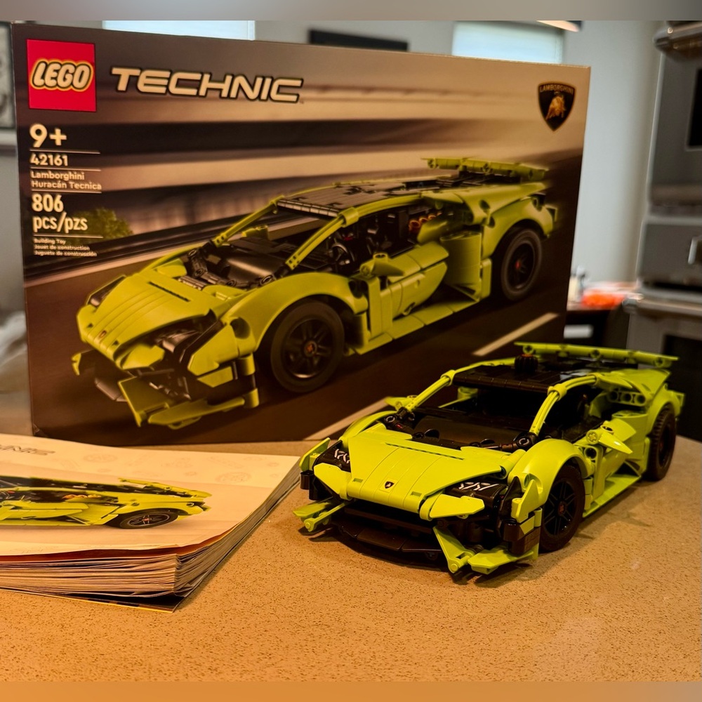 Lego Technic Lamborghini Huracán Tecnica 42161 - Picture 7 of 9